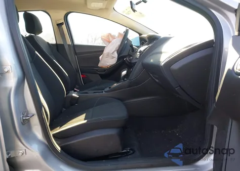 2015 Ford Focus S z USA, uszkodzony, nr VIN 1FADP3E25FL344526